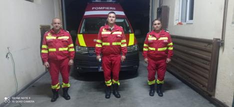 Misiune inedită: cum a ajuns să fie salvat de pompierii din Salonta un bărbat căruia i se făcuse rău în maşină (FOTO)