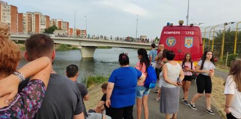 Copil luat de apele Crişului Repede, în Oradea. Nu a mai putut fi salvat (FOTO)