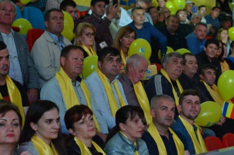 Entuziasm la mitingul PNL din Oradea: Peste 2.000 de liberali din Bihor şi-au amintit că pot şi să câştige alegeri (FOTO / VIDEO)