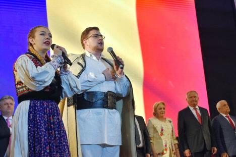 De la Oradea, Viorica Dăncilă l-a chemat pe Iohannis la dezbatere: „Dacă îi e frică, va trebui să poarte fustă, iar eu pantaloni” (FOTO)