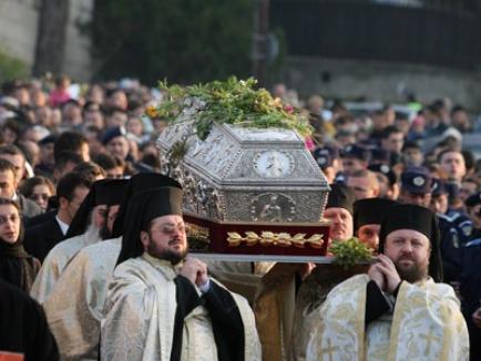 O femeie a murit în timp ce era la coadă la moaştele Sfintei Cuvioase Parascheva