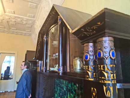 Un mobilier prețios, proiectat de frații Vágó, a fost adus în Oradea, restaurat și expus la Casa Darvas - La Roche (FOTO/VIDEO)