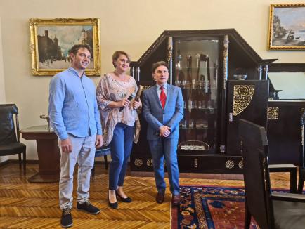Un mobilier prețios, proiectat de frații Vágó, a fost adus în Oradea, restaurat și expus la Casa Darvas - La Roche (FOTO/VIDEO)