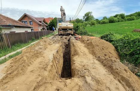 Două importante străzi de pe dealurile Oradiei au intrat în lucrări de modernizare (FOTO)