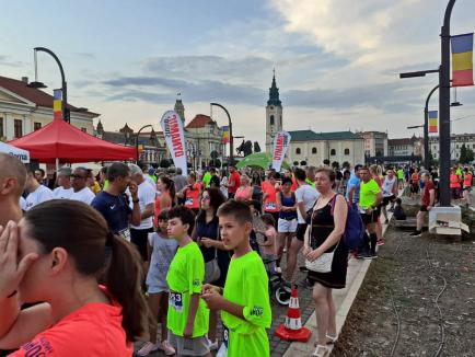 Goană nocturnă: Peste 360 de sportivi au alergat la Oradea Night Run (FOTO / VIDEO)
