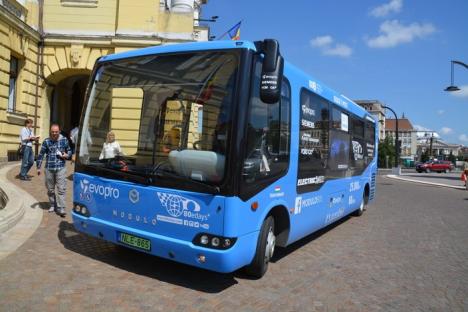Un autobuz electric ce face înconjurul pământului s-a oprit la Oradea (FOTO)