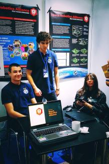 Liceenii de la Eminescu și Gojdu și-au dat mâna: Modus Vivendi și CoderDojo Oradea Space Robotics și-au prezentat primul satelit la Campionatul Național PocketQube al Qube2Space (FOTO)