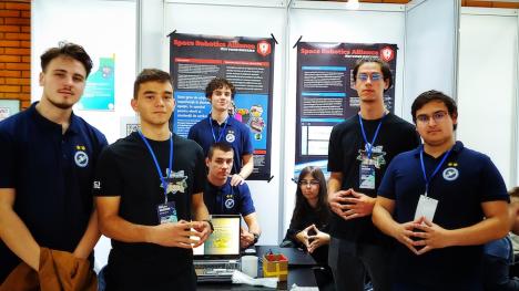 Liceenii de la Eminescu și Gojdu și-au dat mâna: Modus Vivendi și CoderDojo Oradea Space Robotics și-au prezentat primul satelit la Campionatul Național PocketQube al Qube2Space (FOTO)