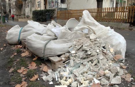 Primăria Oradea avertizează: Cine aruncă moloz sau deşeuri pe domeniul public va fi sancţionat de poliţiştii locali