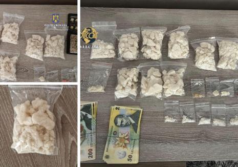 Captură a procurorilor şi poliţiştilor Antidrog în Oradea: Aproape o jumătate de kilogram de cocaină, ecstasy, cristale și carfentanil! (FOTO)