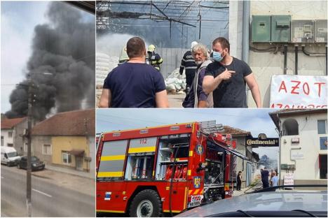 Incendiu cu pericol de explozie la un depozit cu azot în centrul Beiuşului. Circulaţia în zonă a fost deviată (FOTO / VIDEO)