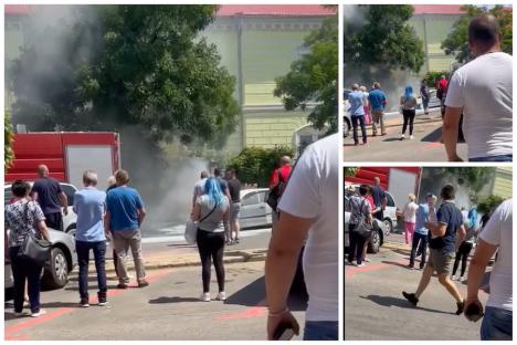 O mașină parcată a luat foc în centrul Oradiei (VIDEO)