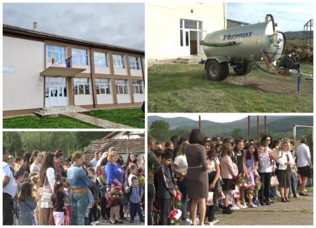 A început şcoala şi la Lugaşu de Jos! Până la rebranşarea clădirii la reţea, copiii primesc apă din... cisternă (FOTO)
