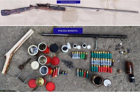 Armă artizanală și muniție letală, descoperite de poliţişti în Bihor. Doi bărbați au fost reținuți (FOTO)