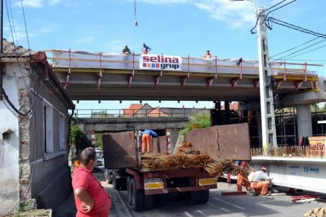 Accesul interzis! Constructorii montează grinzile la cel mai lung pasaj de pe drumul expres (FOTO / VIDEO)