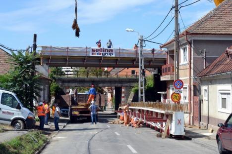 Accesul interzis! Constructorii montează grinzile la cel mai lung pasaj de pe drumul expres (FOTO / VIDEO)