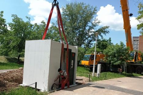 Trei toalete „deștepte”, de 41.000 de euro fiecare, au fost montate în Oradea (FOTO)