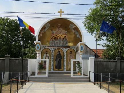 Singurul monument bihorean dedicat Marii Uniri în anul Centenarului a fost sfinţit la Săbolciu (FOTO)