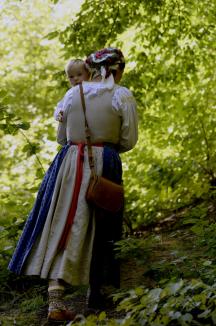 Pe urmele valahilor: Trei fotografi din Oradea au foto-documentat viața „românilor uitați” din Moravia (FOTO)