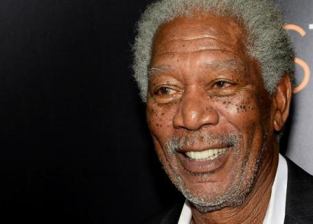 Morgan Freeman nu înţelege de ce marijuana nu este legală: 'Eu o mănânc, o beau, o fumez, o inhalez'