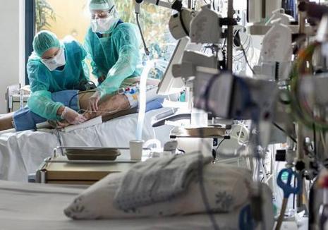 Încă un deces din cauza coronavirusului în Oradea: un tânăr de 30 de ani! Tot mai multe cazuri la Spitalul Municipal