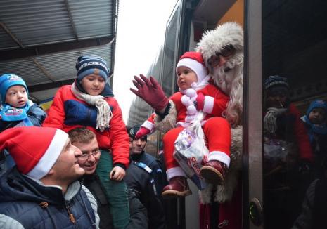 Cu trenul: Moș Crăciun aduce daruri sâmbătă în Gara Oradea