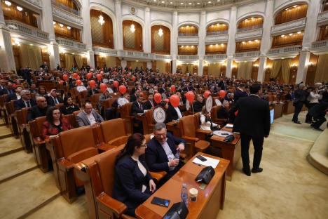 Marcel Ciolacu rămâne premier. Parlamentul a respins moțiunea de cenzură împotriva Guvernului (FOTO)