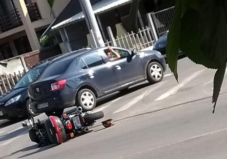 Accident grav la Beiuș: Un motociclist a ajuns în stare gravă, după ce a intrat frontal într-un autobuz!