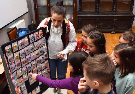 Atelier de confecționat mărțișoare, dedicat copiilor, la Muzeul Țării Crișurilor din Oradea 