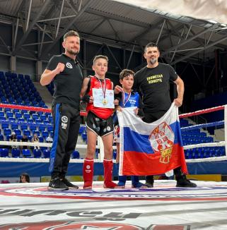 Orădenii Levi Kovacs și Beni Iluț, printre câștigătorii Openului Serbiei la Muay Thai (FOTO)