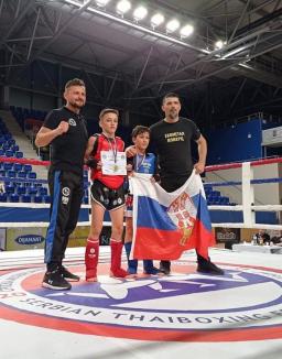 Orădenii Levi Kovacs și Beni Iluț, printre câștigătorii Openului Serbiei la Muay Thai (FOTO)