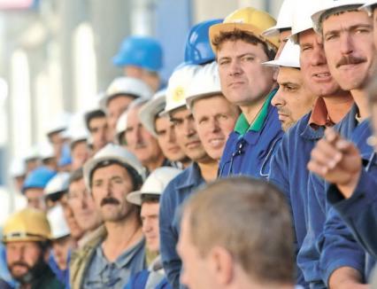 În 2010, românii vor munci mai mult pe aceiaşi bani