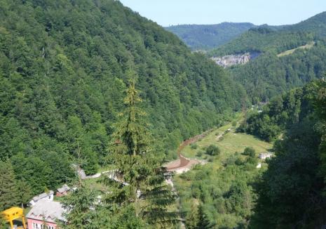 Zona de munte a județului Bihor rămâne sub cod portocaliu de vreme rea