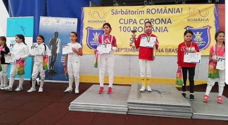 Şapte clasări pe podium pentru spadasinii de la LPS Bihorul la Cupa 'Corona' de la Braşov (FOTO)
