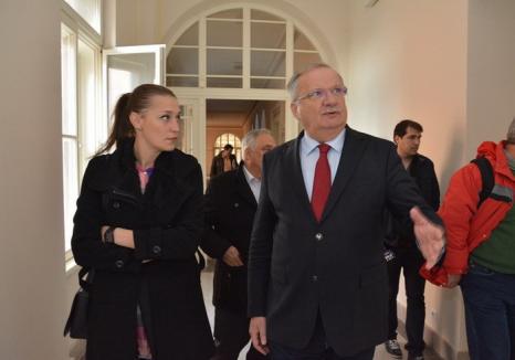 Retrospectiva săptămânii prin ochii lui Bihorel: De ce i-a dus Ianoș pe jurnaliști să vadă cele două prize noi de la Muzeu