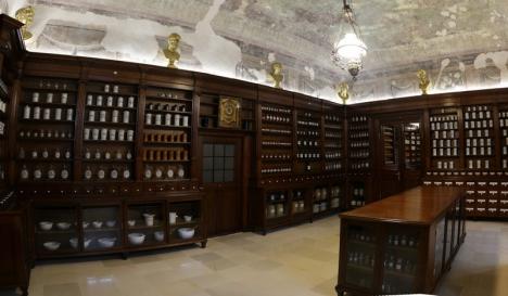 O farmacie care a funcţionat timp de 250 ani în Oradea a fost restaurată şi transformată în Muzeul Farmaciei. Cum arată Apotheca Rodia (FOTO)