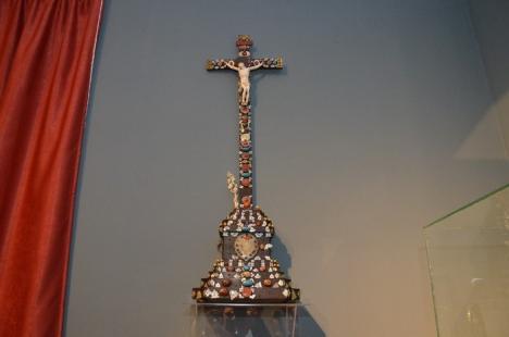 Comorile Bazilicii: Singurul muzeu al unei catedrale orădene adăposteşte un adevărat tezaur de obiecte de cult (FOTO)