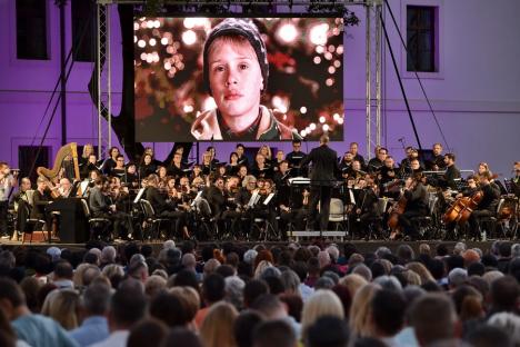 „Cinema paradiso”. Muzicienii Filarmonicii din Oradea au dat un concert cu povești în fața a 1.400 de persoane (FOTO/VIDEO)