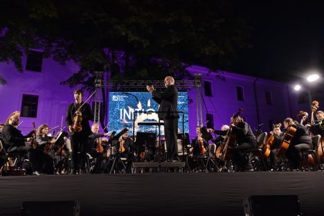„Cinema paradiso”. Muzicienii Filarmonicii din Oradea au dat un concert cu povești în fața a 1.400 de persoane (FOTO/VIDEO)