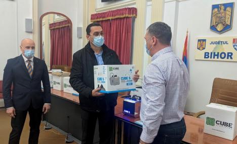 Lupta cu virusul. O companie românească a donat nebulizatoare pentru 5 spitale din Bihor (FOTO)