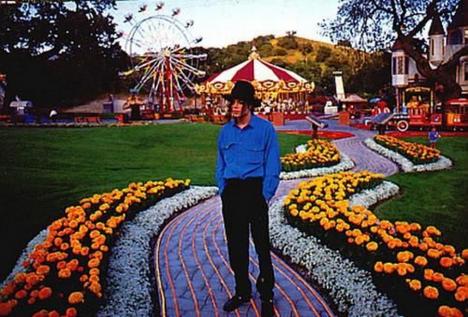 Neverland, ferma de basm în care a locuit Michael Jackson, a fost vândută. Preţul tranzacţiei a fost mult sub aşteptări (FOTO)