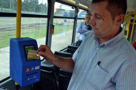 Clienții OTL își vor cumpăra bilete cu cardul, direct din autobuz sau tramvai!