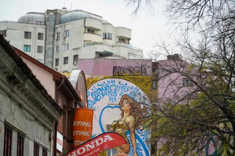 Nimfe la zid: Ce se ascunde în spatele picturii atractive din strada Tudor Vladimirescu (FOTO)