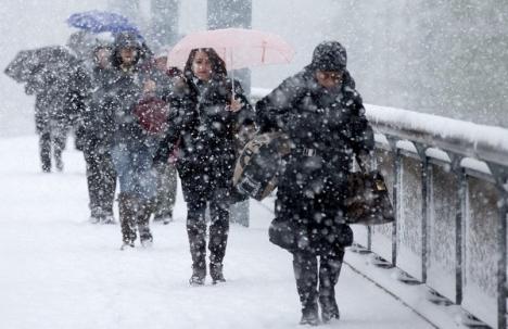 Iarna grea revine în România: Cod portocaliu de zăpezi şi viscol