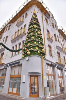 Fulgi peste Oradea. Continuă pregătirile de sărbătoare în centrul orașului (FOTO)