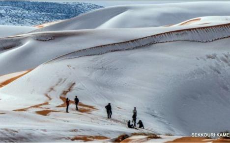 Nisipul, acoperit cu zăpadă: A nins în deşertul Sahara! (FOTO/VIDEO)