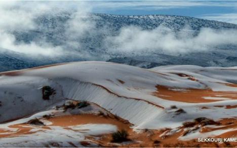Nisipul, acoperit cu zăpadă: A nins în deşertul Sahara! (FOTO/VIDEO)