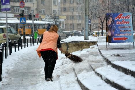 Oradea albă: 12 utilaje RER Ecologic Service, pe străzile oraşului, pentru deszăpezire (FOTO)