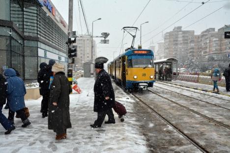 Oradea albă: 12 utilaje RER Ecologic Service, pe străzile oraşului, pentru deszăpezire (FOTO)