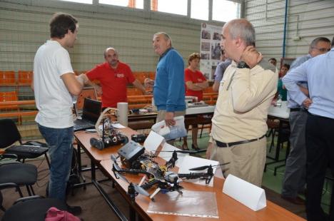 Noaptea cercetătorilor, cu roboţi mobili şi drone, la Universitatea din Oradea (FOTO)